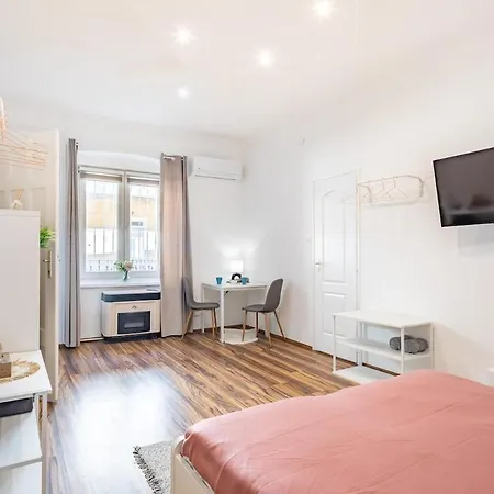 Modern & Functional Comfort With Ac By Nw דירה